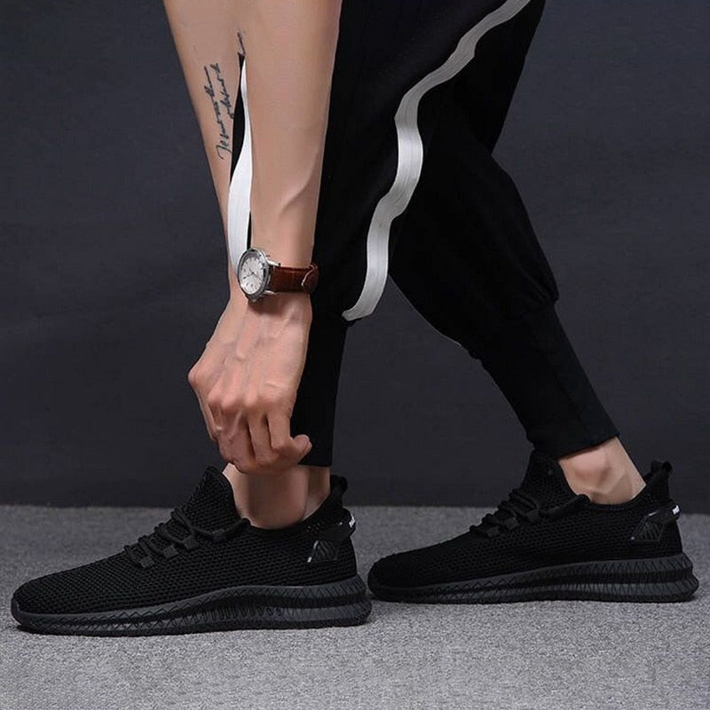 Men's breathable mesh sneakers lightweight lace-up flexible sole casual athletic