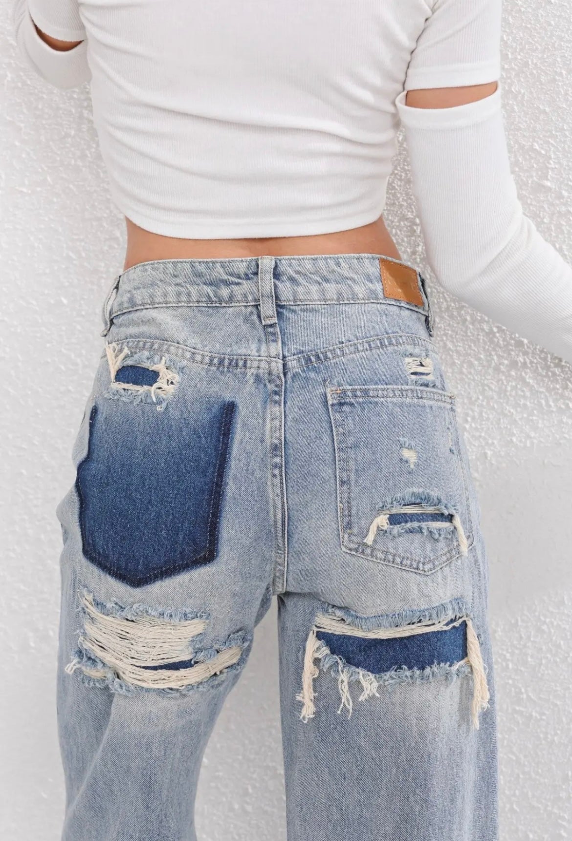 Women's vintage ripped jeans straight leg light blue denim with contrast pockets