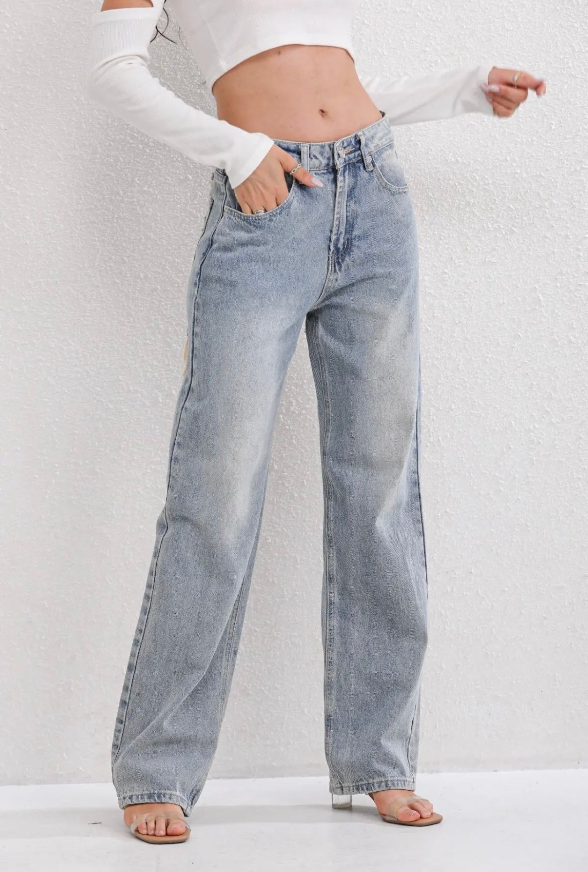 Women's vintage ripped jeans straight leg light blue denim with contrast pockets